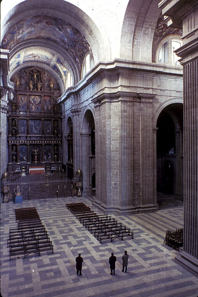 23Interior de la Basilica